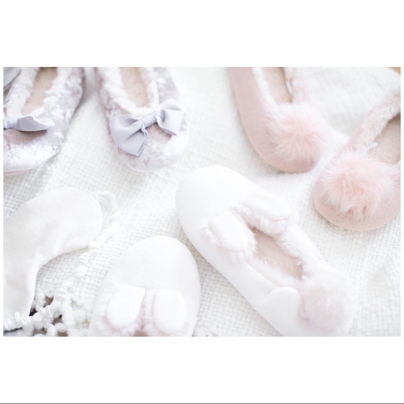 LC LAUREN CONRAD Slippers & Sleep Mask Set Taupe Faux Fur Plush Size Small 5-6 - Picture 3 of 3